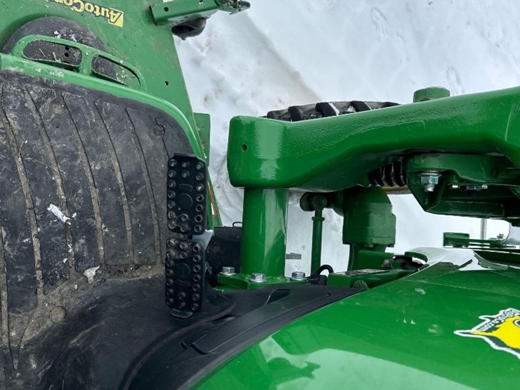 2015-john-deere-3046r-image-30