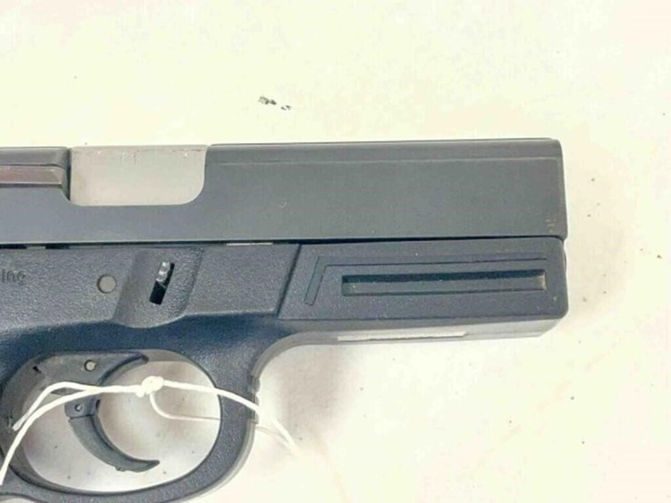 smith-&-wesson-pistol-image-2