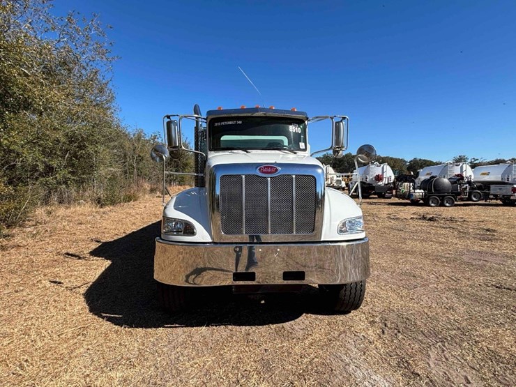 2019-peterbilt-348-image-3