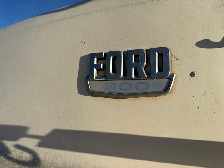 1974-ford-800-image-33