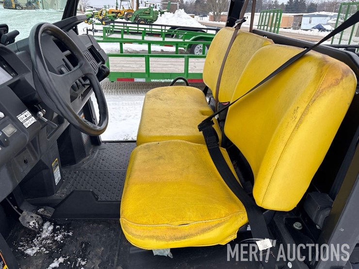 2021-john-deere-gator-image-23