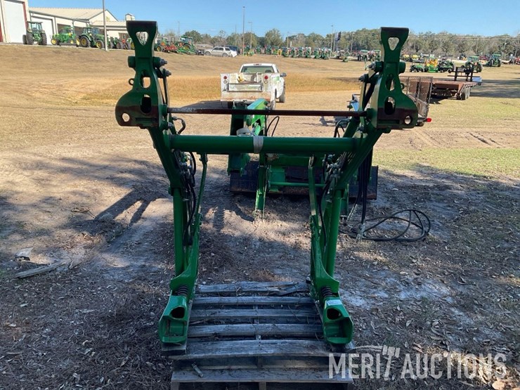 2021-john-deere-320r-image-4