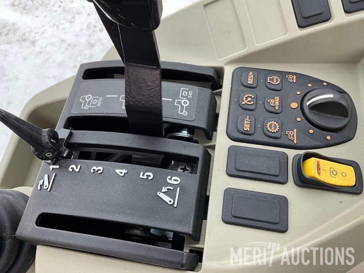 2021-john-deere-3046r-image-26