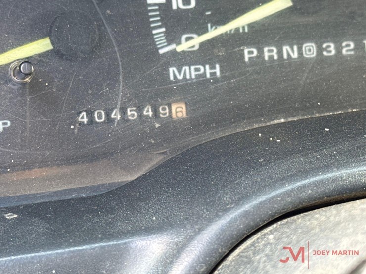 2000-chevrolet-k3500-image-3