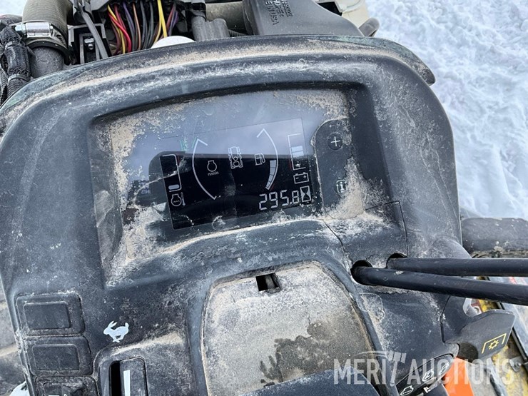 2022-john-deere-x730-image-18