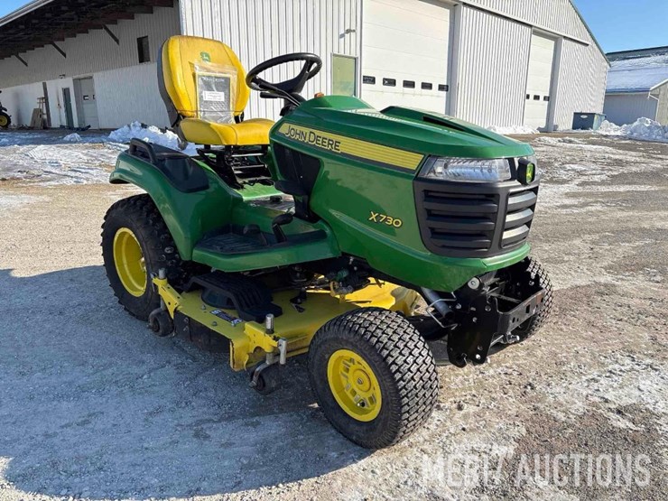 2022-john-deere-x730-image-7