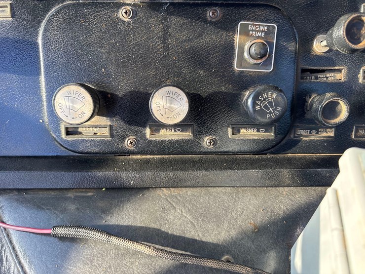 1992-white-gmc-haying-mantis-stacker-truck-image-25