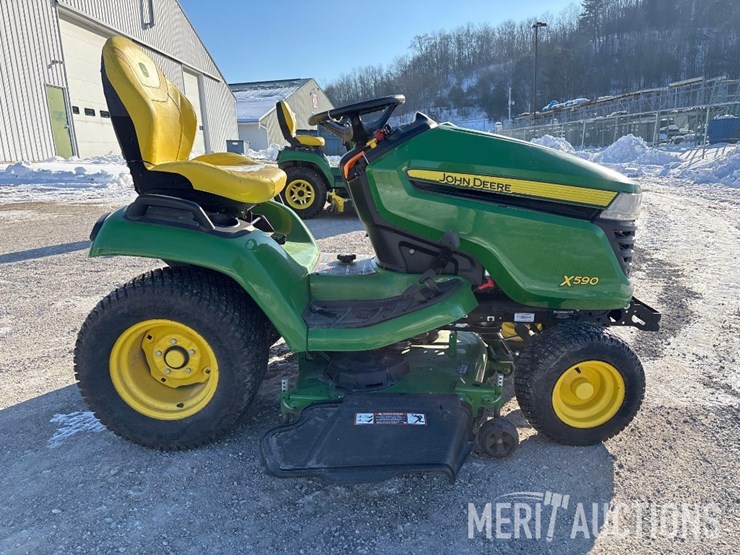 2023-john-deere-x590-image-5