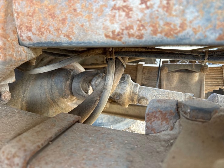 1986-white-140-image-43