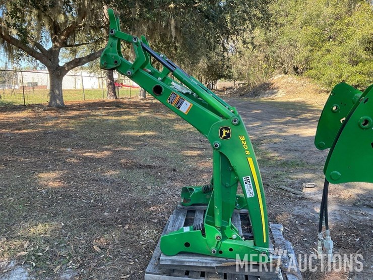 2021-john-deere-320r-image-6