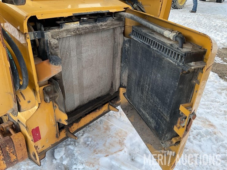 2006-john-deere-325-image-13