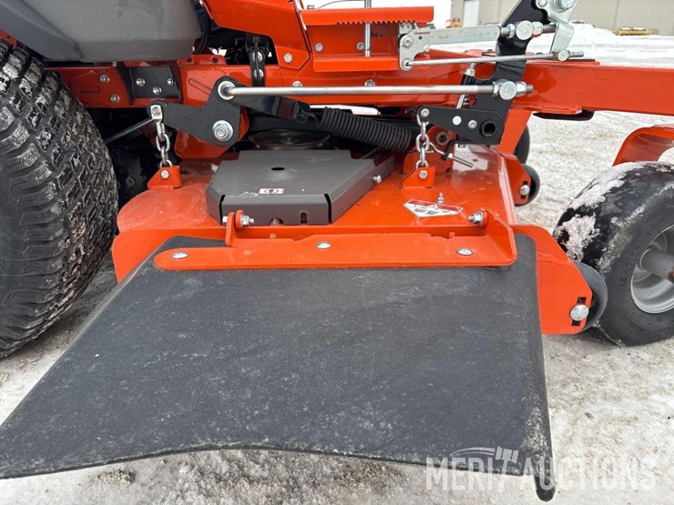 2022-husqvarna-z560l-zero-turn-image-16