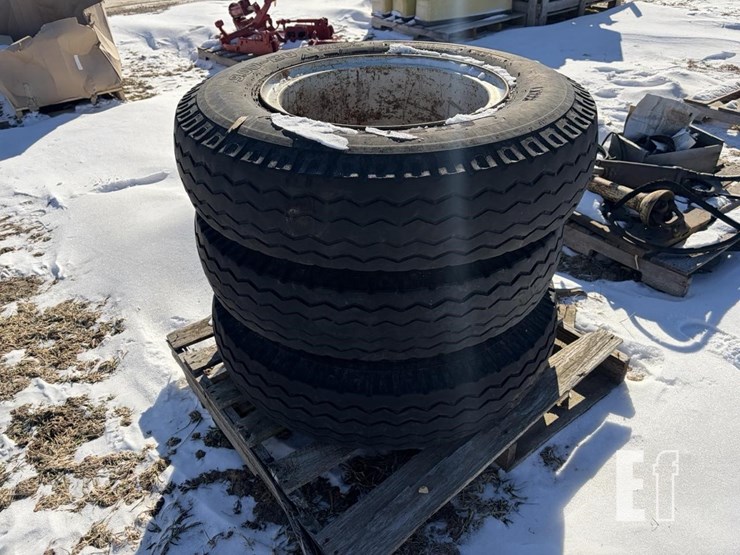 truck-tires-image-2