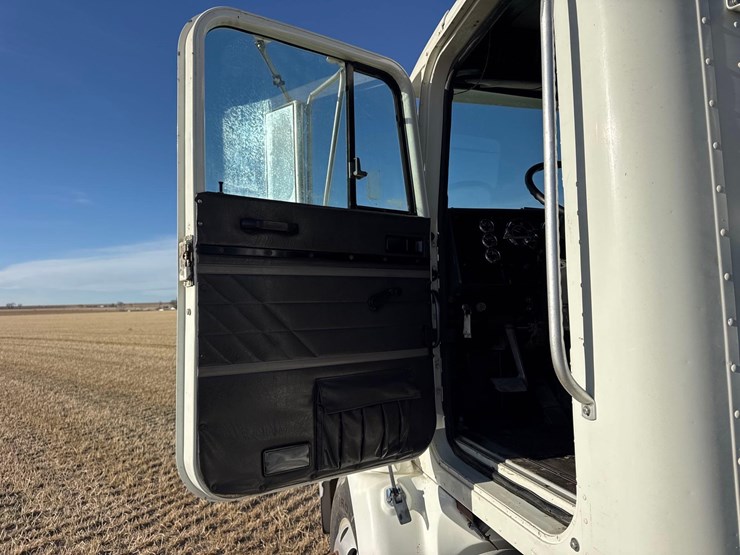 1998-international-9100-image-11