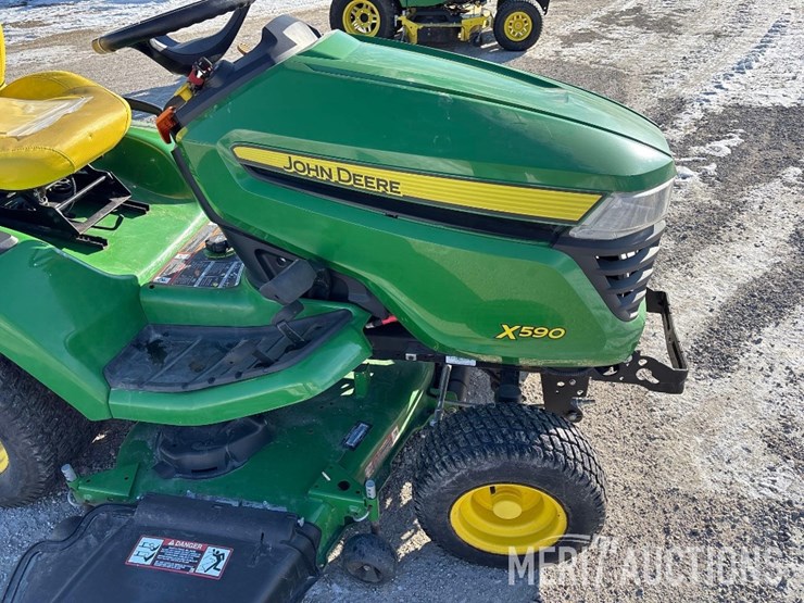 2023-john-deere-x590-image-16