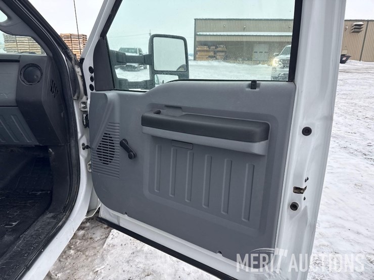 2011-ford-f350-image-28