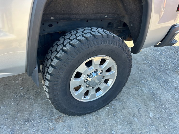 2015-gmc-2500-image-8