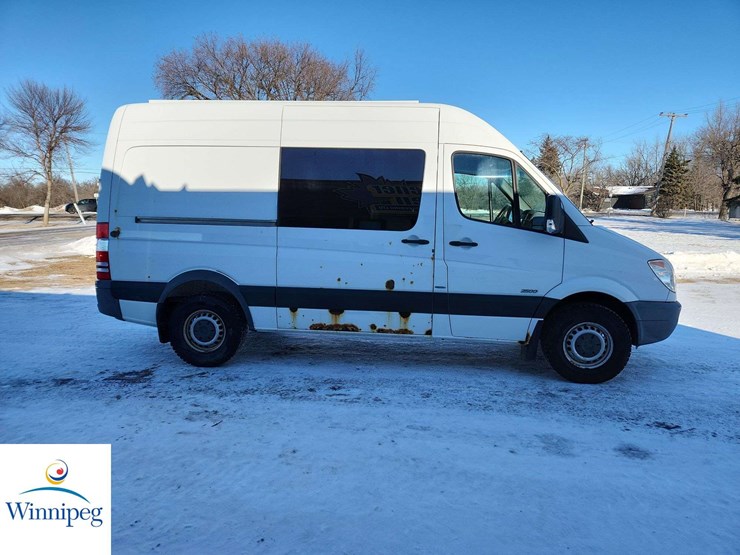 2011-mercedes-benz-sprinter-cargo-van-image-6