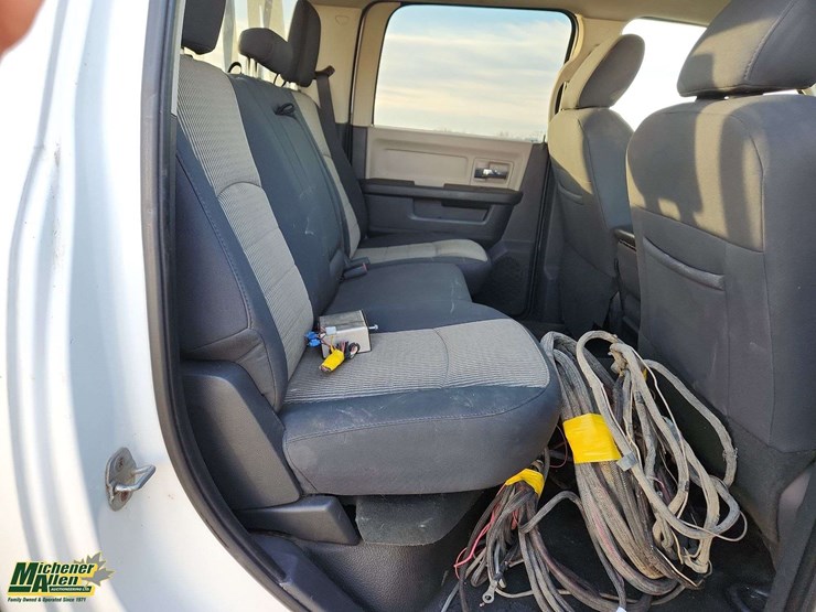 2012-dodge-3500-image-18