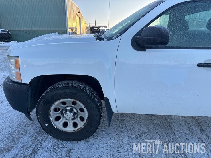 2011-chevrolet-silverado-1500-image-13