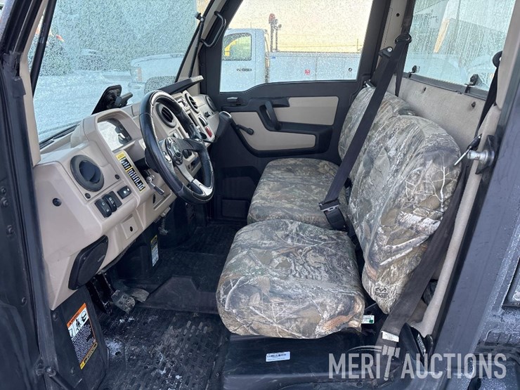 2019-john-deere-gator-image-19