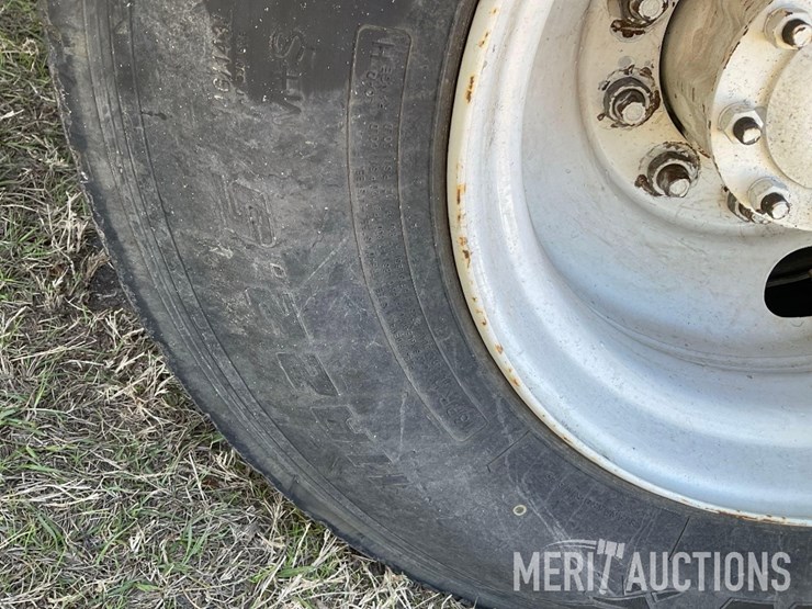 1997-freightliner-fl70-image-26