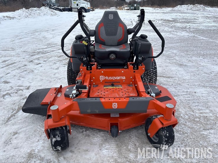 2022-husqvarna-z560l-zero-turn-image-8