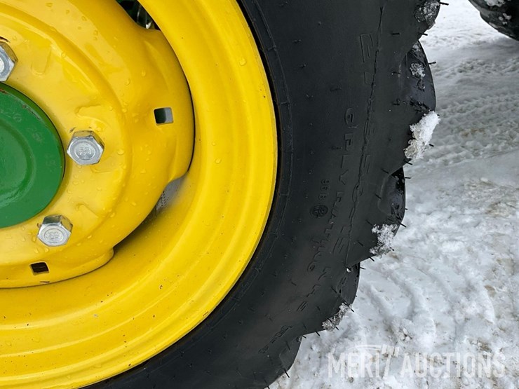 2021-john-deere-3046r-image-12