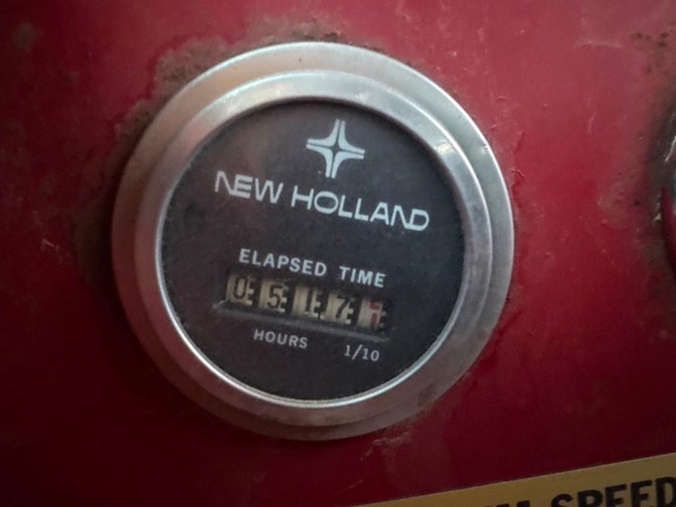 new-holland-self-propelled-stacker-image-8