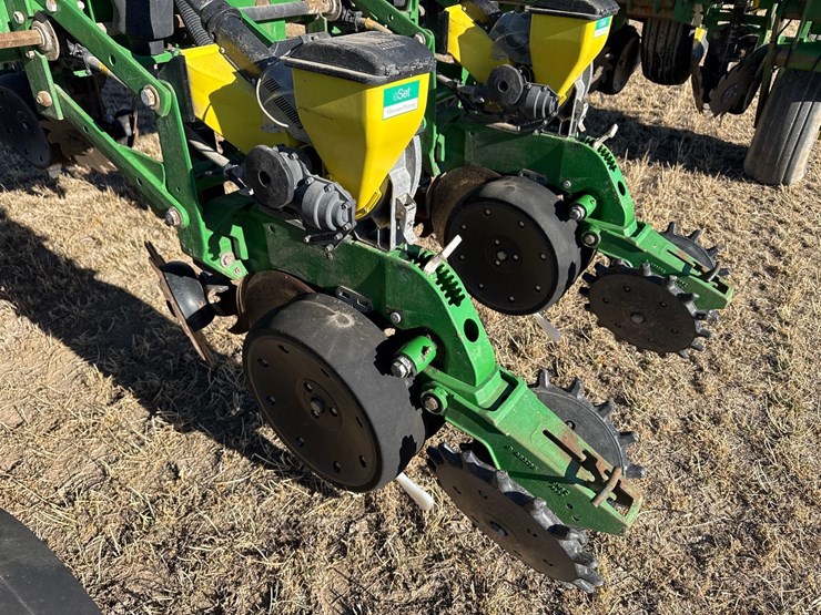 2014-john-deere-1770nt-image-23