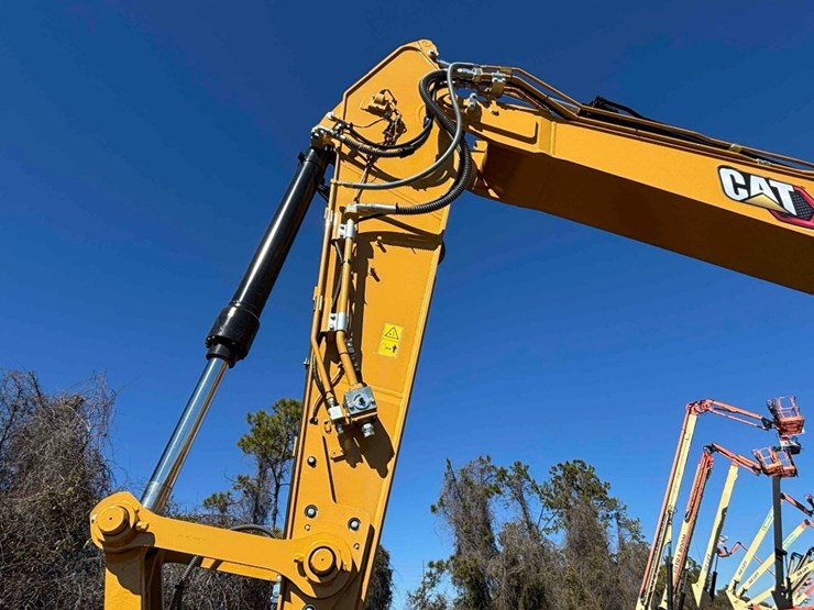 caterpillar-323-image-9