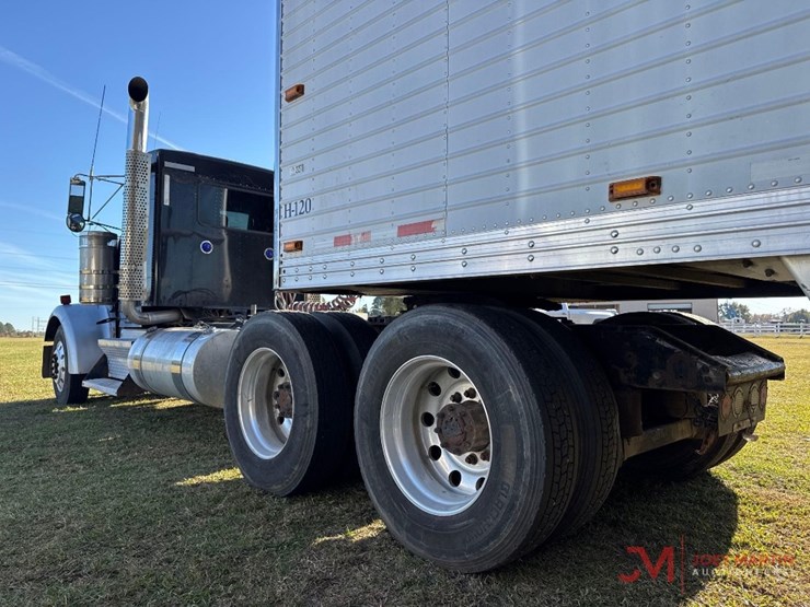 2011-kenworth-w900-image-3