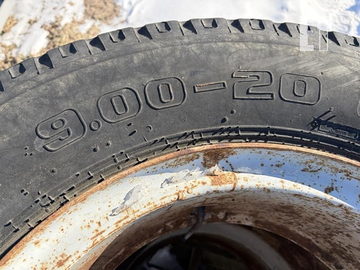 truck-tires-image-3