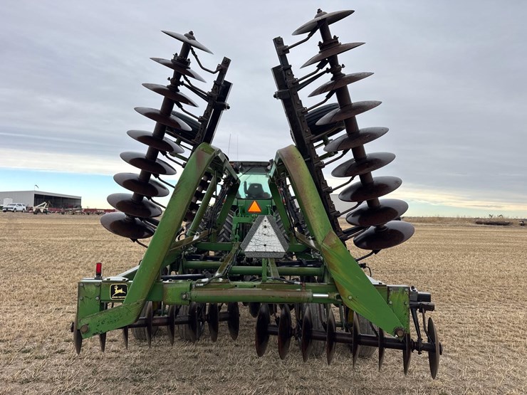 john-deere-235-image-4