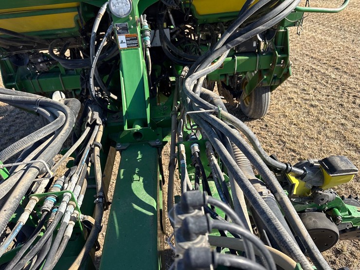 2014-john-deere-1770nt-image-28