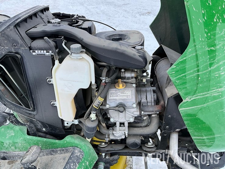2022-john-deere-x730-image-15