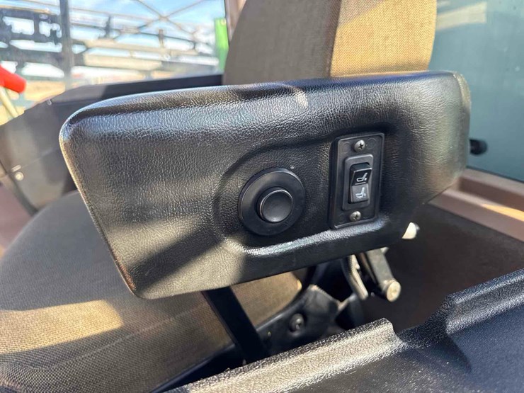 2000-john-deere-4700-image-103