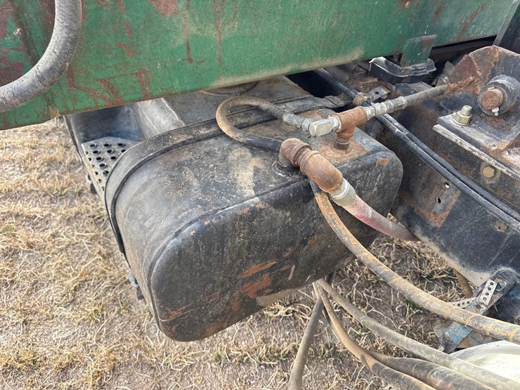 1986-white-140-image-70