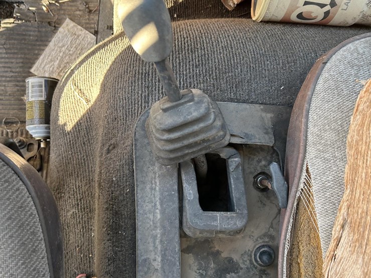 2016-volvo-f613-image-25