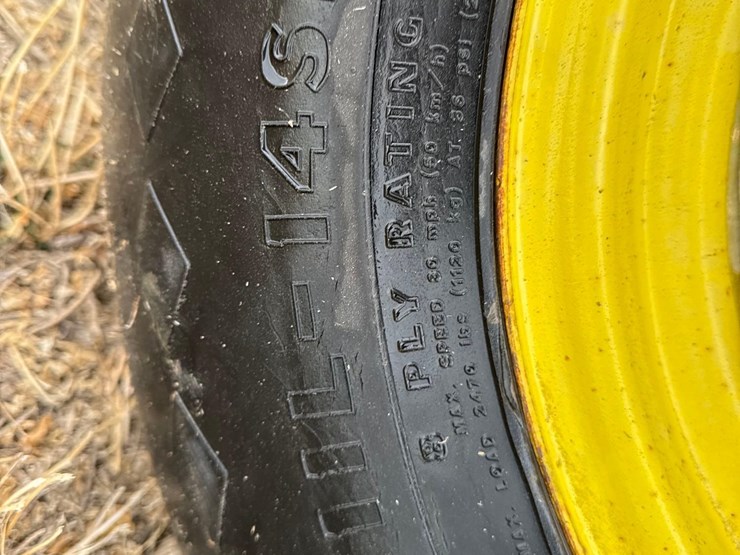 john-deere-235-image-40