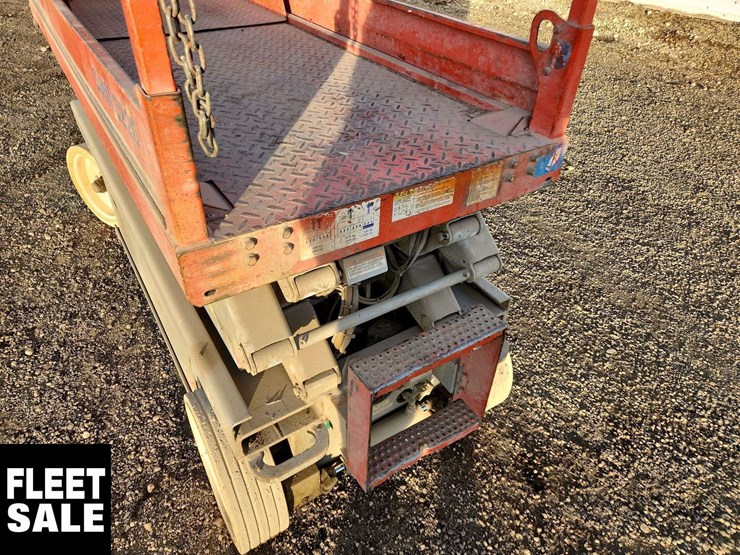skyjack-sj3220-900-lbs-scissor-lift-image-22