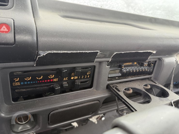 2000-isuzu-npr-image-19