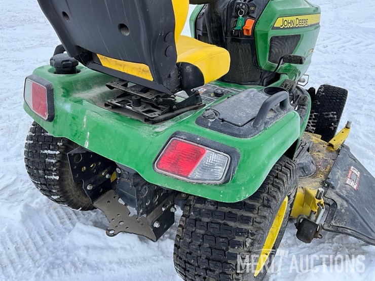 2022-john-deere-x730-image-13