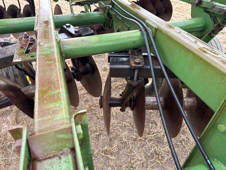 john-deere-235-image-18