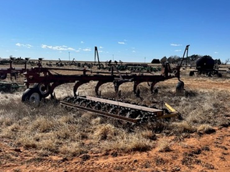 white-6-bottom-breaking-plow-with-packer-image-2
