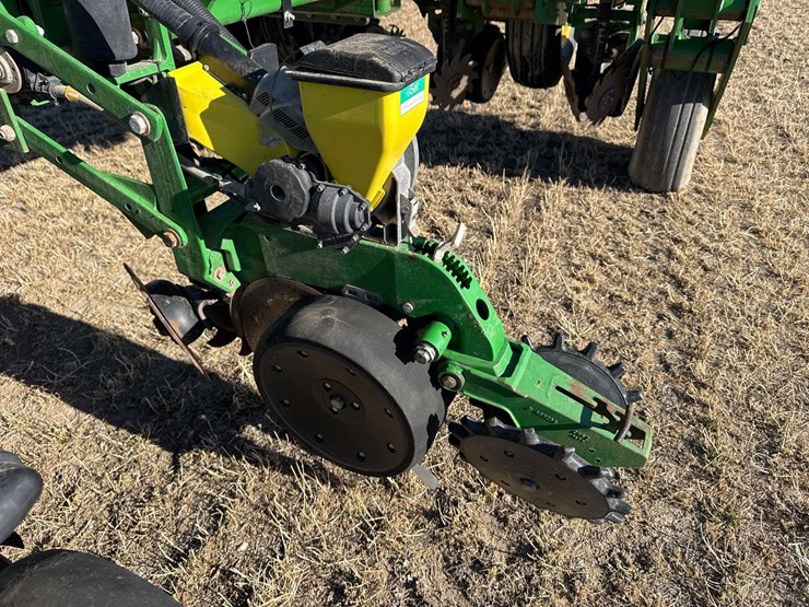 2014-john-deere-1770nt-image-26