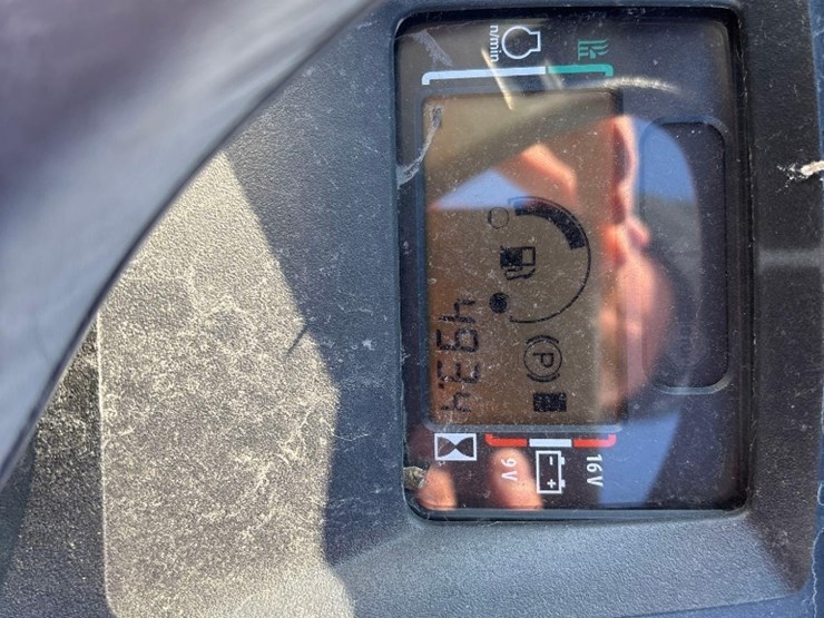 2023-john-deere-x590-image-19