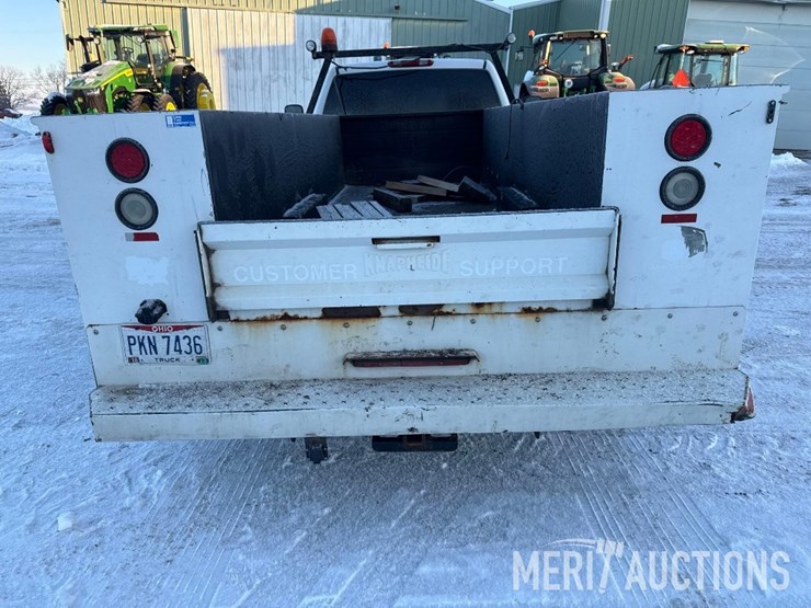 2009-chevrolet-3500-image-16