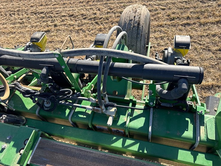 2014-john-deere-1770nt-image-78