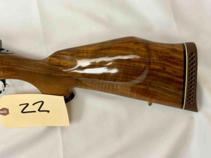 weatherby-mark-v---rifle---1-of-1000-image-10